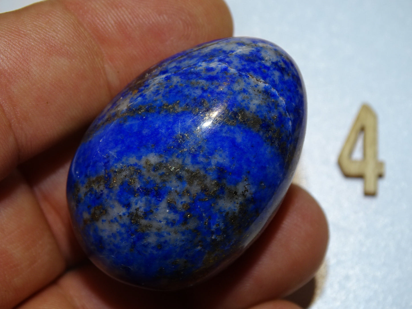 Sélection d'oeufs en Lapis lazuli de 4,3 à 7,5 centimètres de diamètre. Très belle qualité, parfait pour la lithothérapie, collection, exposition... !