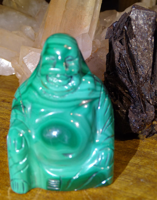 Laughing Buddha in malachite stone, size 55 millimeters high x 45 x 30 - Superb piece of a stone that is becoming rare!