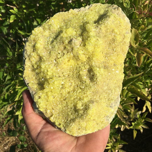 Soufre cristallisé, druse naturelle de 200 x 150 x 70 mm - 1 295 grammes environ. Une merveille de la nature !