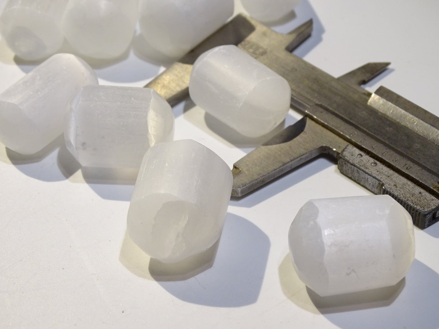 Sélénite - Cylindre de 30 à 40 x 20 x 20mm, parfait pour le format 'poche' !