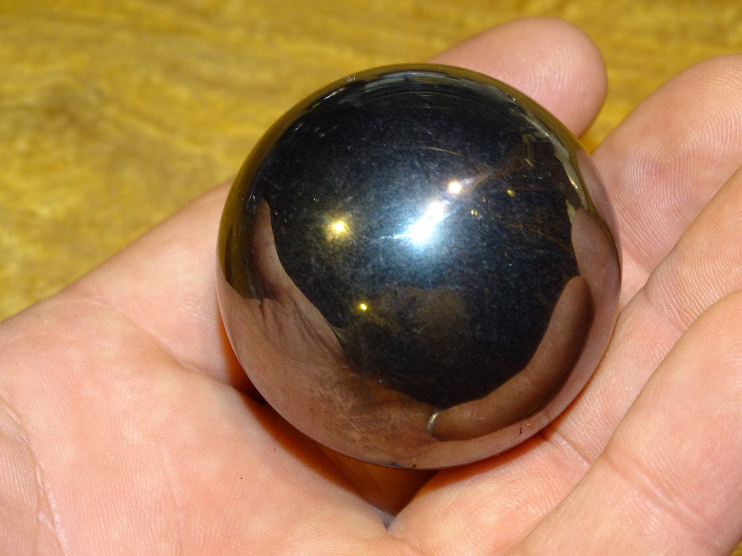 Sphère en Hématite, d'environ 40 millimètres - 240 grammes. Parfait pour la lithothérapie, collection, exposition...
