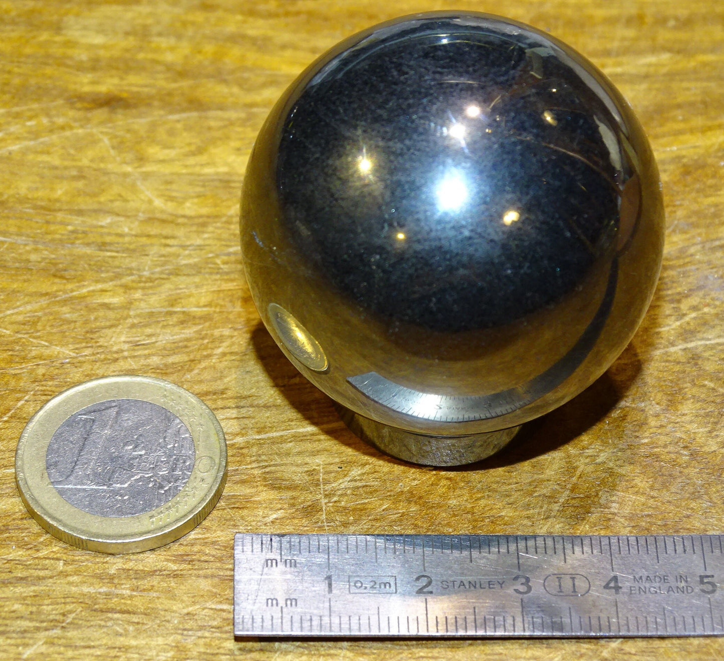 Sphère en Hématite, d'environ 40 millimètres - 240 grammes. Parfait pour la lithothérapie, collection, exposition...