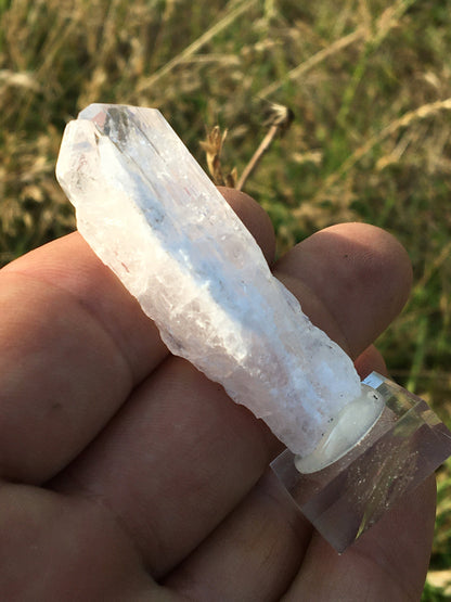 Damburite, 2 belles pièces sur socle de 50 x 25 x 10mm - 20 grammes. Parfait en collection, bijouterie, exposition...