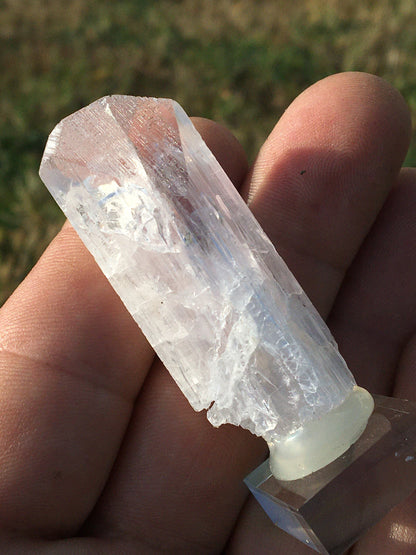 Damburite, 2 belles pièces sur socle de 50 x 25 x 10mm - 20 grammes. Parfait en collection, bijouterie, exposition...