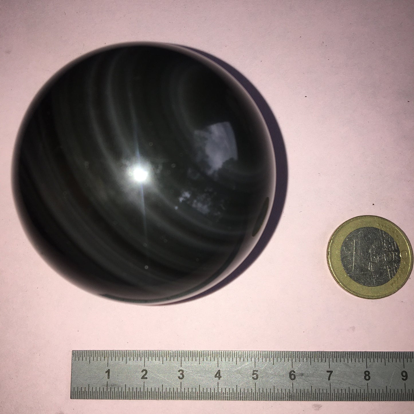 Sphère en Obsidienne 'Oeil Céleste', pièce unique de 65 millimètres - 232 grammes. La pierre des Mayas, hypnotisant et envoûtant ! Parfait pour la lithothérapie, collection, exposition...!