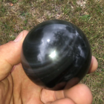 Sphère en Obsidienne 'Oeil Céleste', pièce unique de 65 millimètres - 232 grammes. La pierre des Mayas, hypnotisant et envoûtant ! Parfait pour la lithothérapie, collection, exposition...!