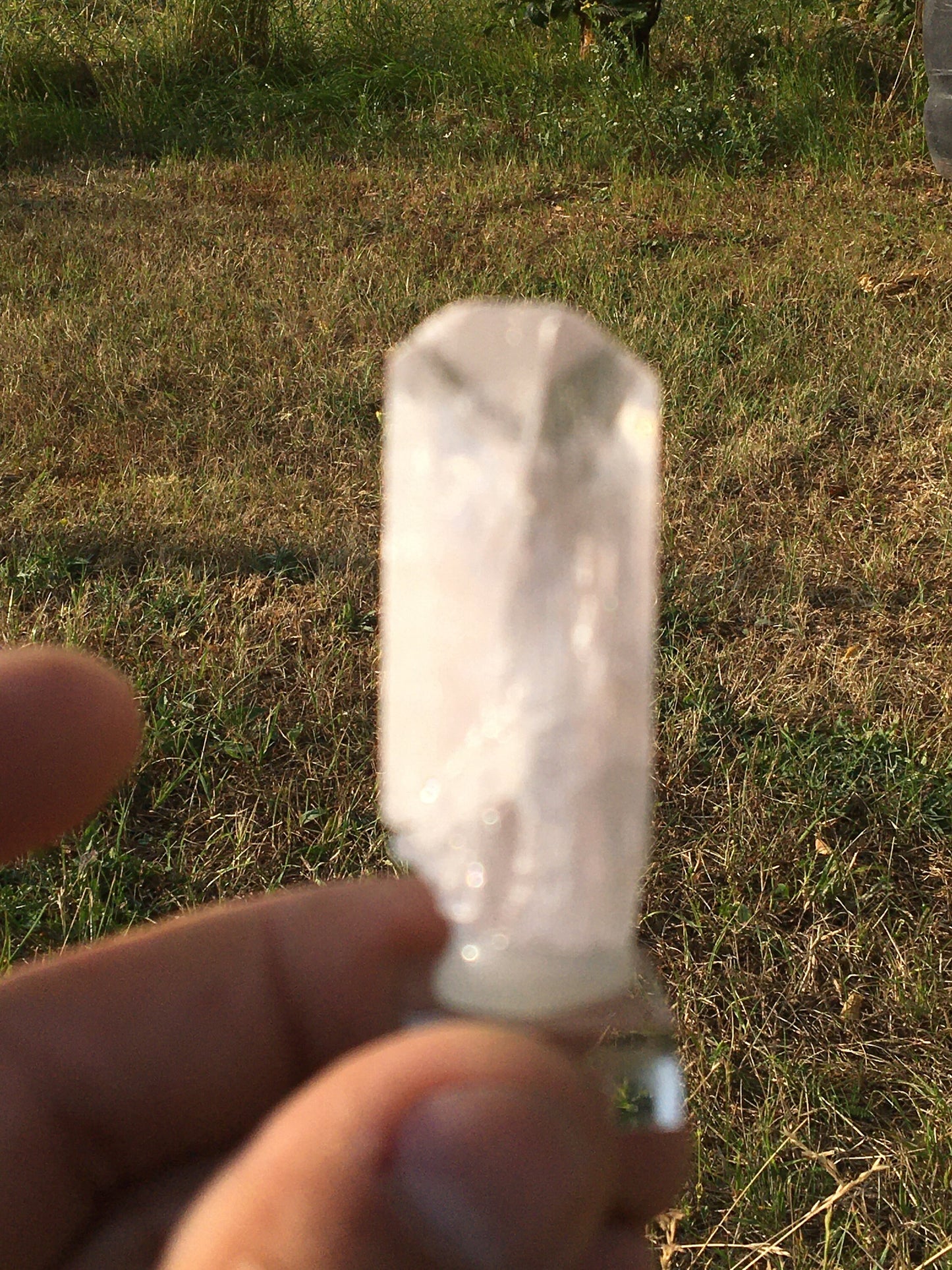 Damburite, 2 belles pièces sur socle de 50 x 25 x 10mm - 20 grammes. Parfait en collection, bijouterie, exposition...