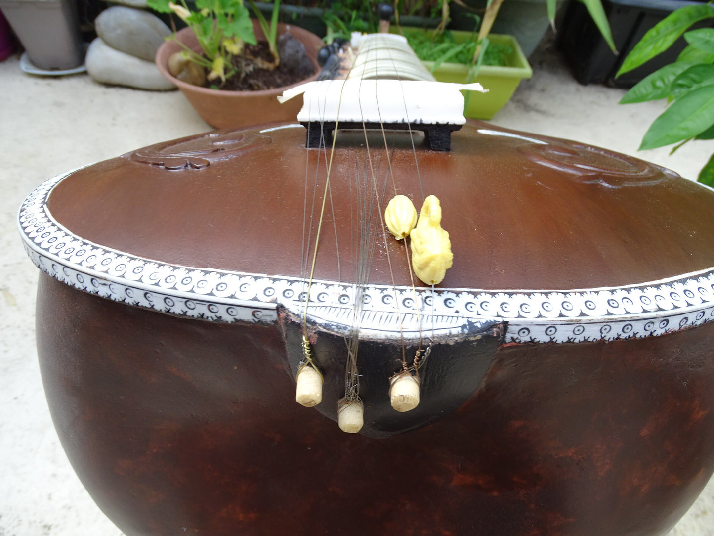 SITAR INDIEN avec Tumba, modèle neuf, prêt à jouer, livrer avec housse. 11 cordes sympathique + 7 de jeux, métaphysique !!!