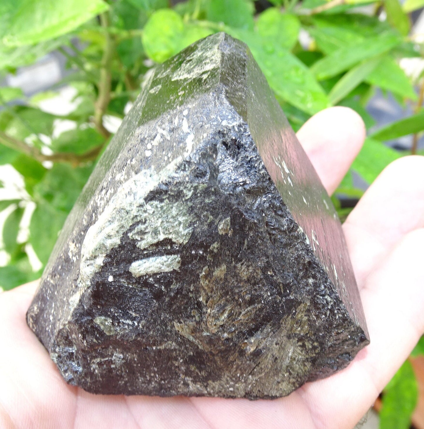 Black tourmaline, natural 3-sided specimen measuring 80 x 65 x 70 mm - 555 grams. A very beautiful and unique piece! 
