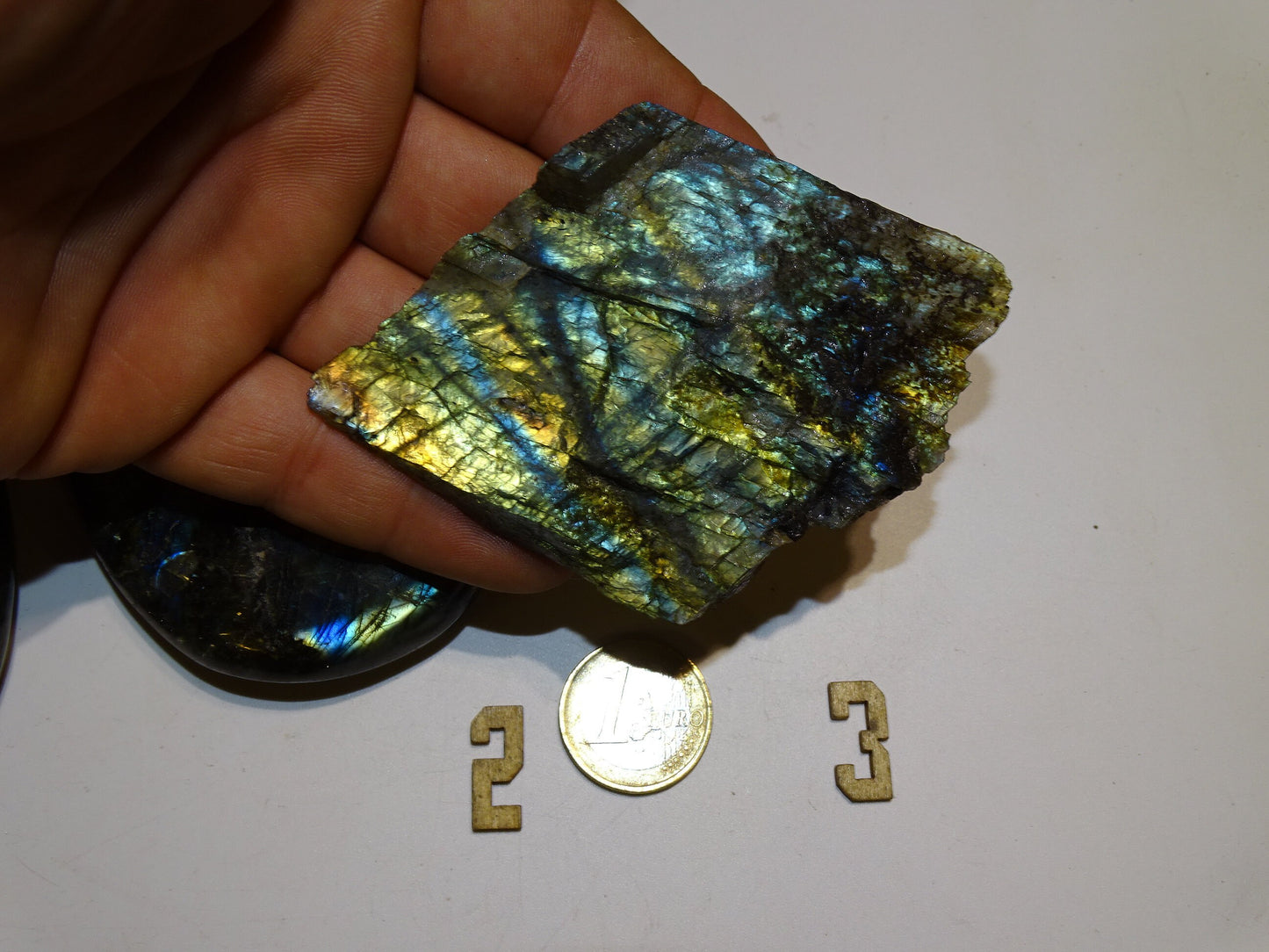 Labradorite, 2 pierres plates XL, modèles au choix, environ 100 x 65 x 23 mm - 225 grammes environ + 1 morceau brut 1 face polie. Très belle qualité, des reflets hologramme incroyable !