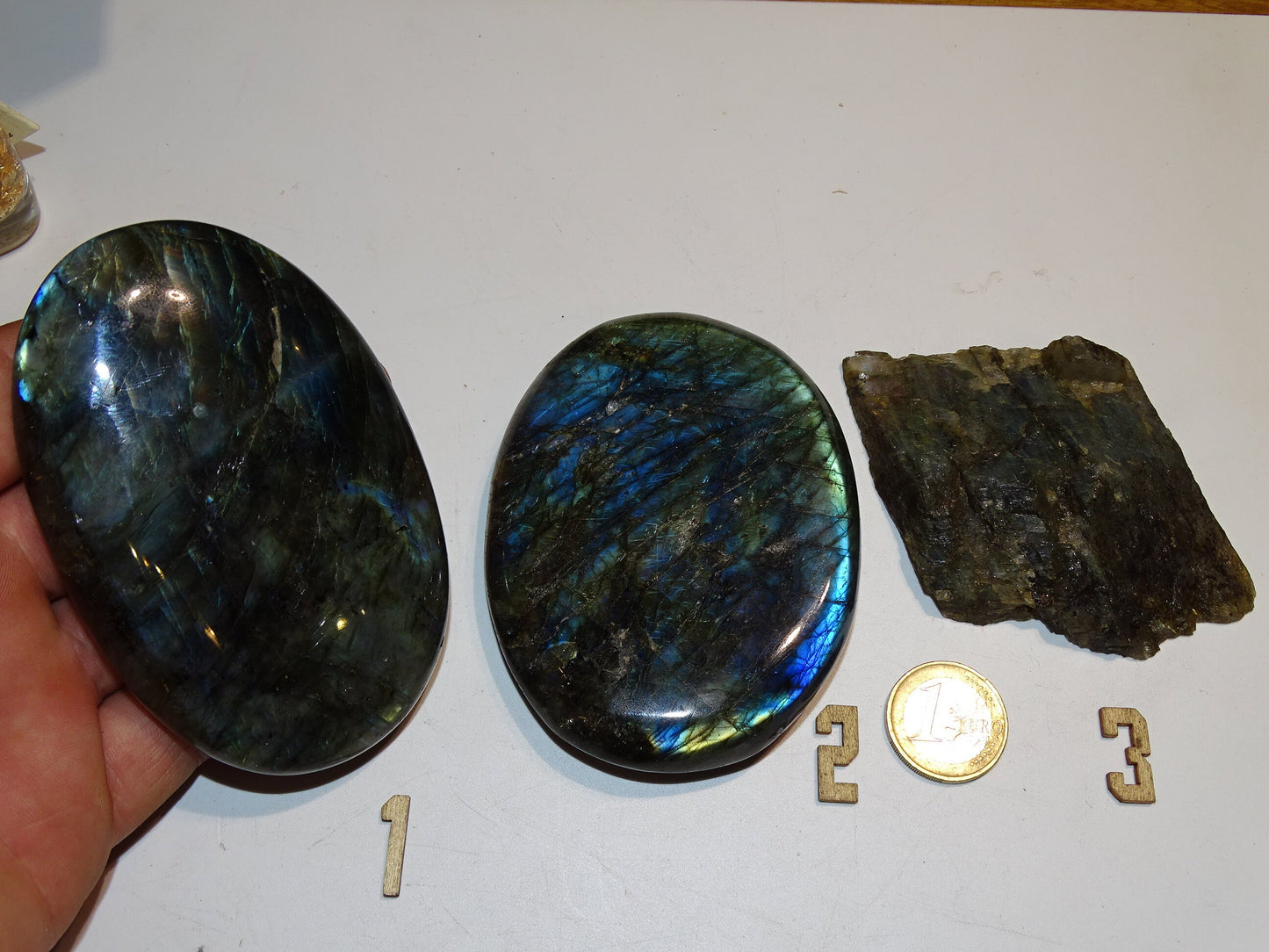 Labradorite, 2 pierres plates XL, modèles au choix, environ 100 x 65 x 23 mm - 225 grammes environ + 1 morceau brut 1 face polie. Très belle qualité, des reflets hologramme incroyable !
