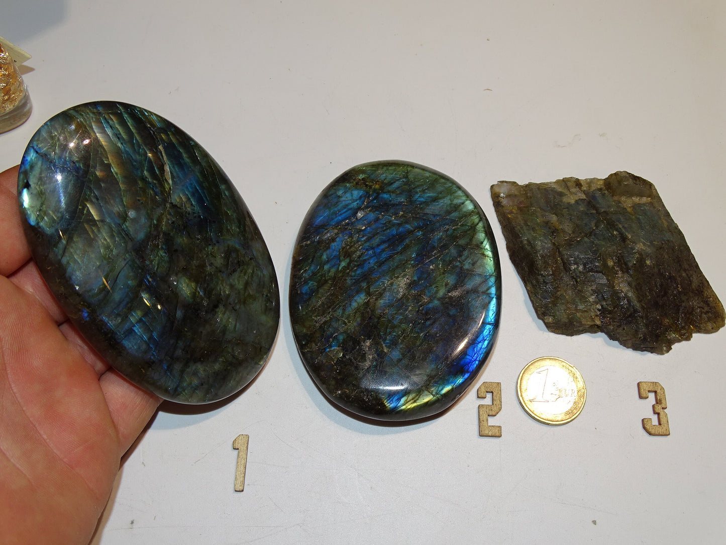 Labradorite, 2 pierres plates XL, modèles au choix, environ 100 x 65 x 23 mm - 225 grammes environ + 1 morceau brut 1 face polie. Très belle qualité, des reflets hologramme incroyable !