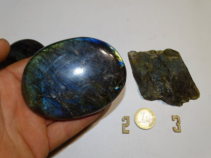 Labradorite, 2 pierres plates XL, modèles au choix, environ 100 x 65 x 23 mm - 225 grammes environ + 1 morceau brut 1 face polie. Très belle qualité, des reflets hologramme incroyable !