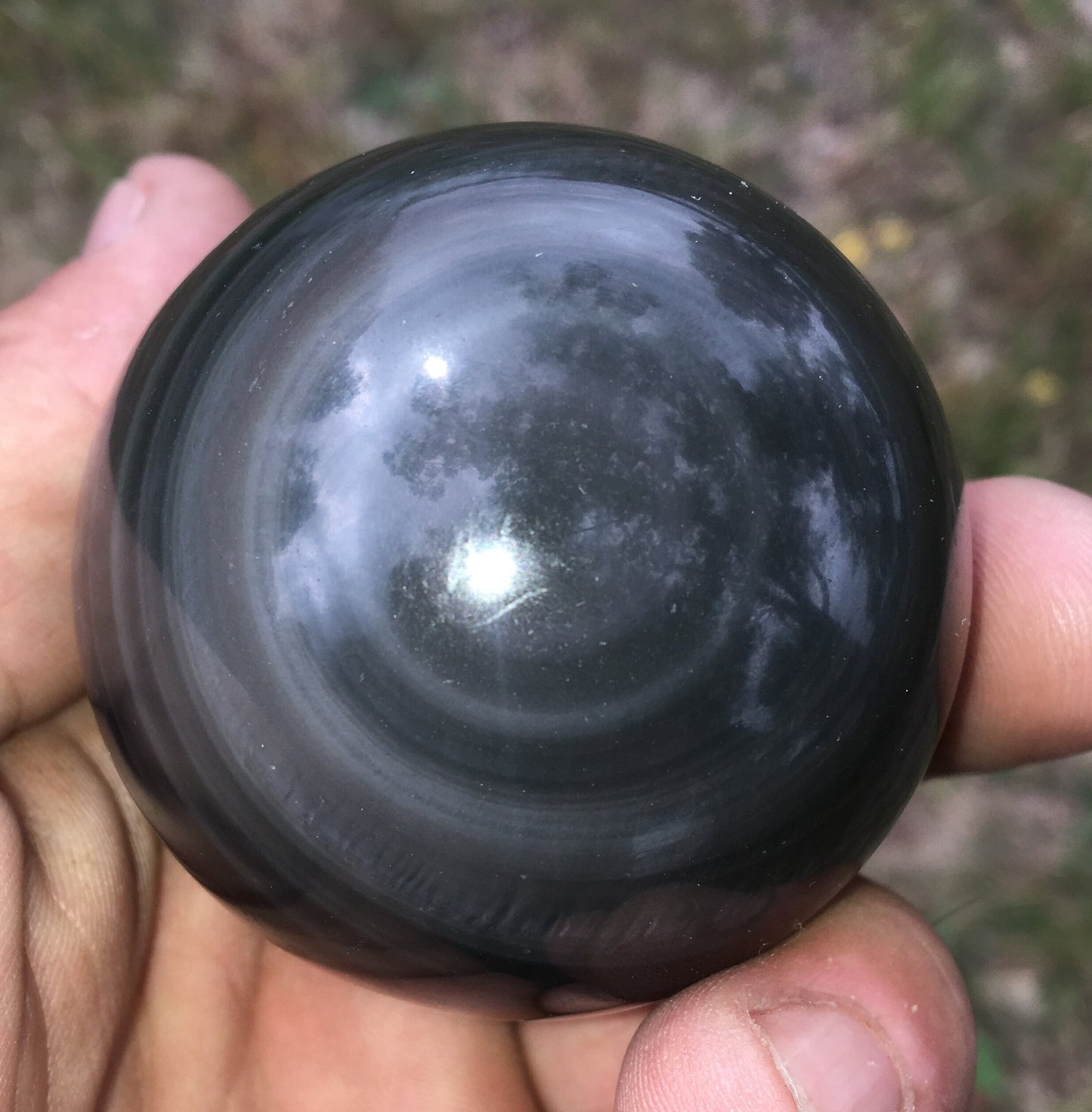 Sphère en Obsidienne 'Oeil Céleste', pièce unique de 65 millimètres - 232 grammes. La pierre des Mayas, hypnotisant et envoûtant ! Parfait pour la lithothérapie, collection, exposition...!