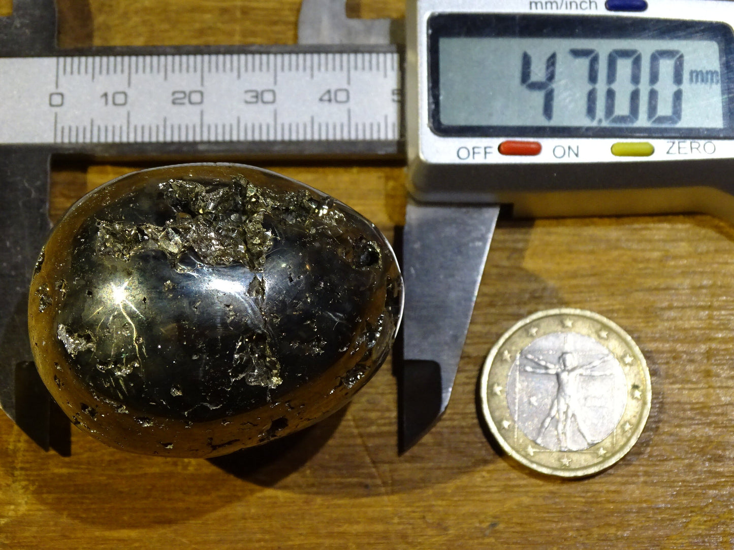 Sélection d'oeufs en pyrite et chalcopyrite, de 45 à 146 grammes, de 30 à 47 millimètres de diamètre. Très belle qualité, parfait pour la lithothérapie, collection, exposition...!