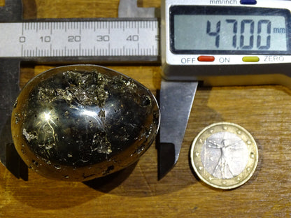 Sélection d'oeufs en pyrite et chalcopyrite, de 45 à 146 grammes, de 30 à 47 millimètres de diamètre. Très belle qualité, parfait pour la lithothérapie, collection, exposition...!