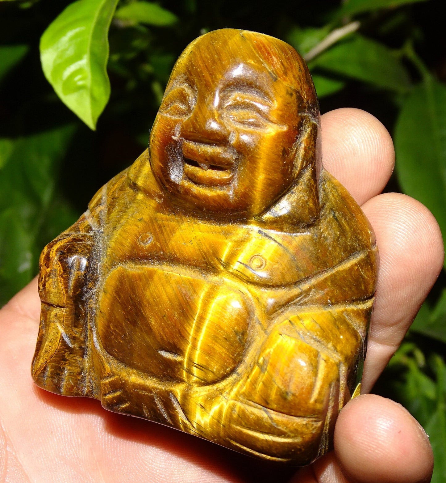 Bouddha rieur en pierre d'oeil de tigre, fait main. 70 millimètres de hauteur x 55 x 30 - Superbe petite pièce !