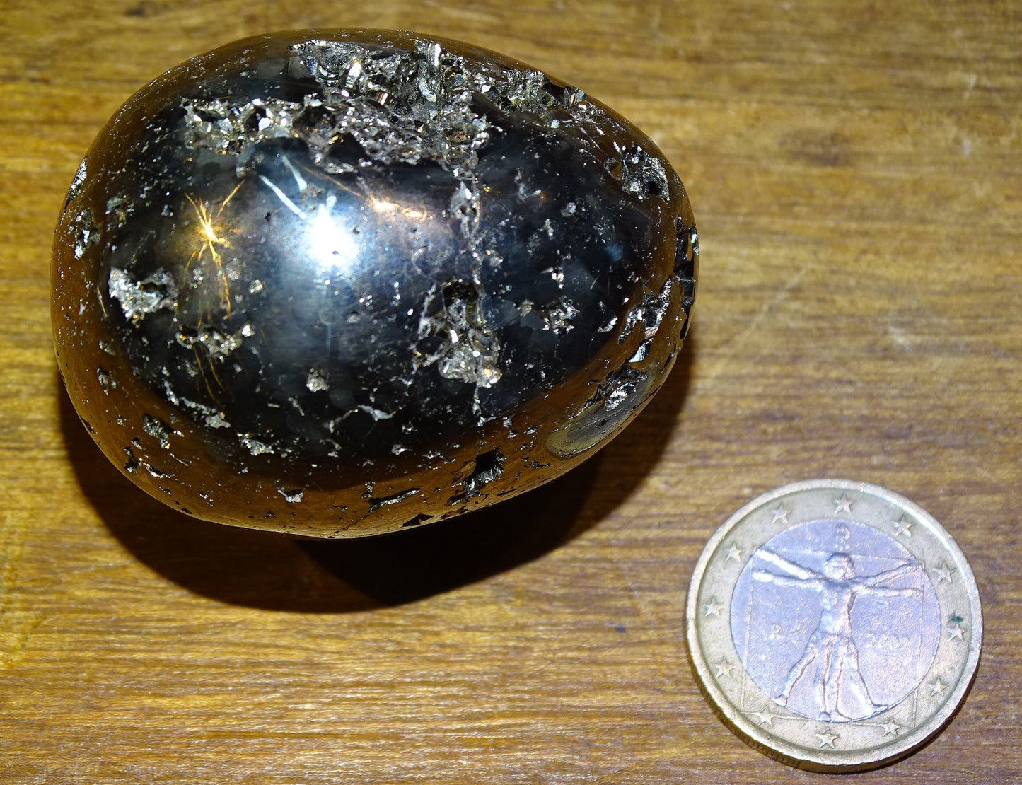 Sélection d'oeufs en pyrite et chalcopyrite, de 45 à 146 grammes, de 30 à 47 millimètres de diamètre. Très belle qualité, parfait pour la lithothérapie, collection, exposition...!