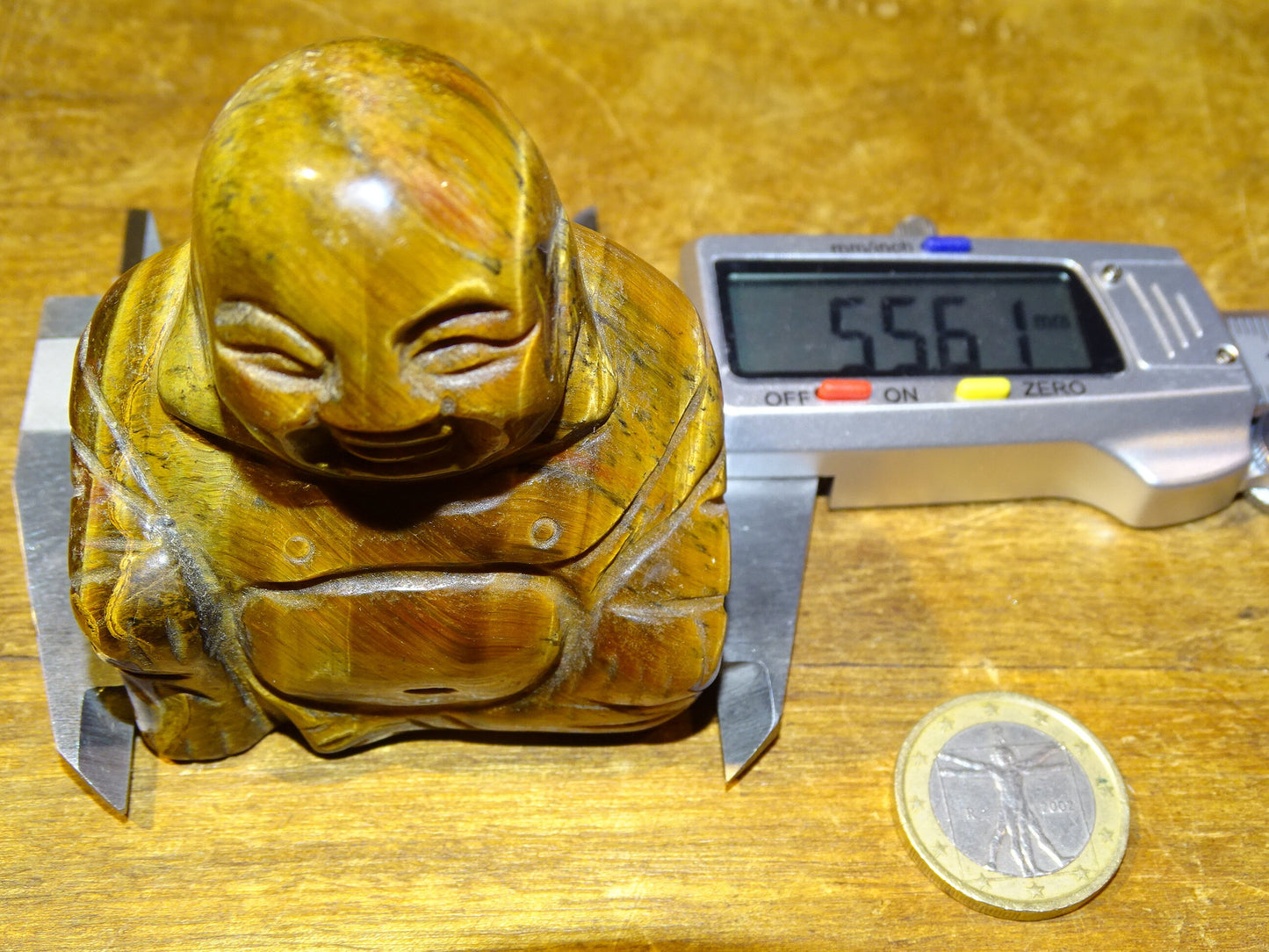Bouddha rieur en pierre d'oeil de tigre, fait main. 70 millimètres de hauteur x 55 x 30 - Superbe petite pièce !