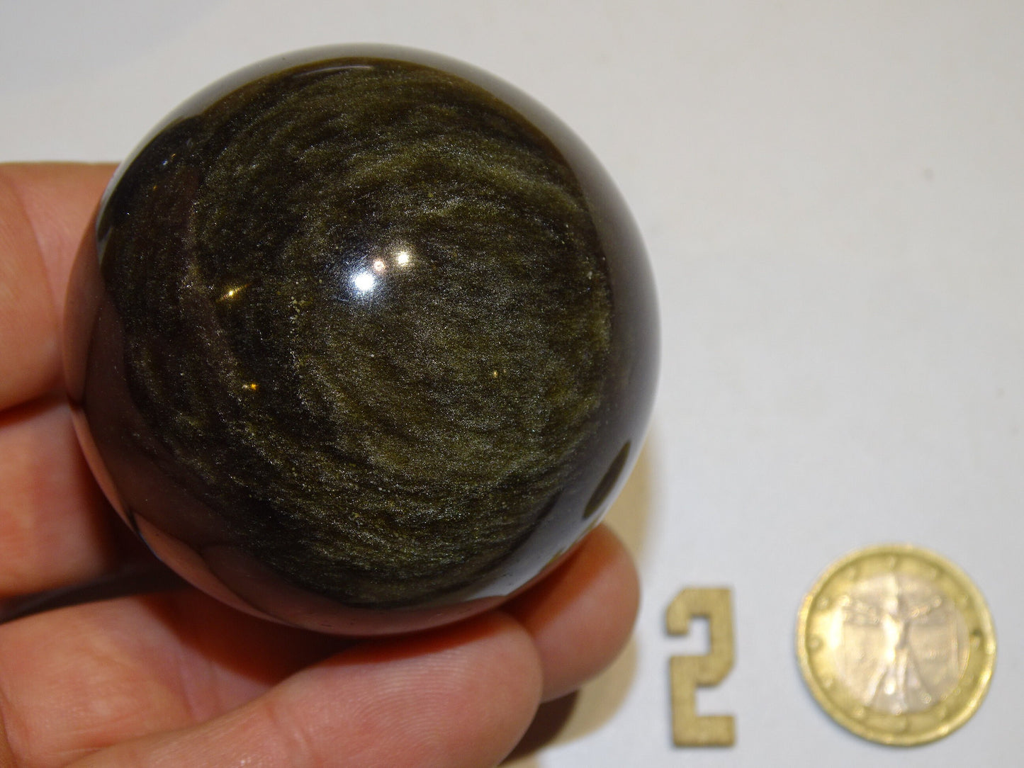 Sélection de 2 sphères en Obsidienne doré, de 53 et 56  millimètres - 130 et 160 grammes. Une pierre naturellement belle ! Parfait pour la lithothérapie, collection, exposition...!