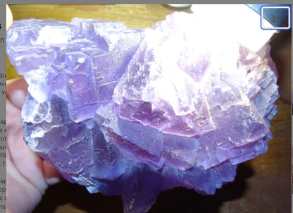 Fluorite violette, macle de gros cristaux de 15,5cm x 11,5 x 8,5 / 2240 grammes. Belle qualité, magnifique pièce !