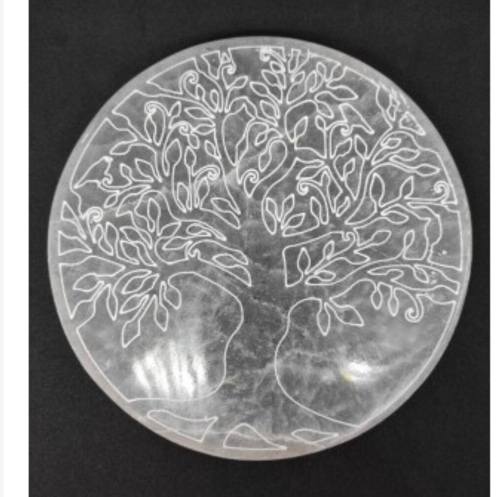 Disques/ Plateaux en Sélénite avec Arbre ou fleur de Vie / Yin Yang / Horoscope/ Métatron. 2 tailles au choix : 10 ou 15 cm. Parfait pour recharger les minéraux, en décoration...