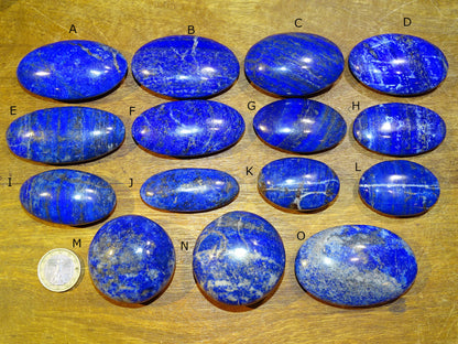 Lapis lazuli, Sélection de galets  au choix, de 6x4x1,5 cm. Format adéquat pour massages. Un bleu envoûtant et fascinant, pierre des pharaons !