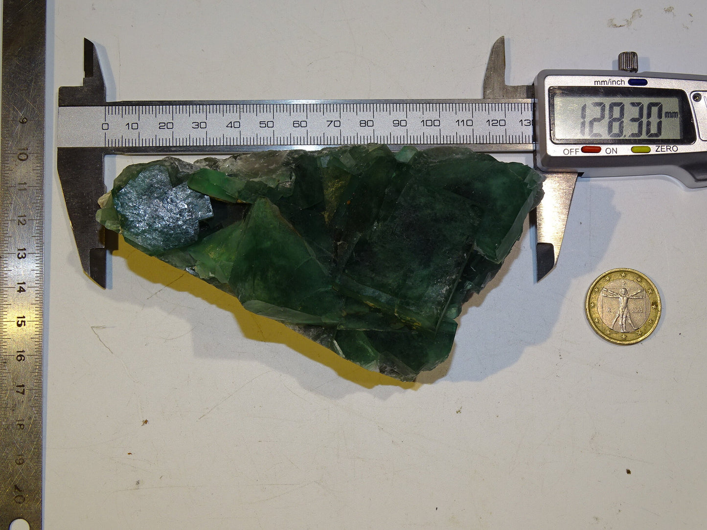Fluorite verte - Superbe spécimen brut de 128mm x 80 x 43 - 130 grammes. Belle qualité, magnifique pièce !