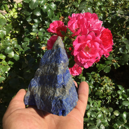 Lapis lazuli, spécimen brut de 152 x108 x 85 mm - 849 grammes. Un bleu envoûtant et fascinant, pierre des pharaons !