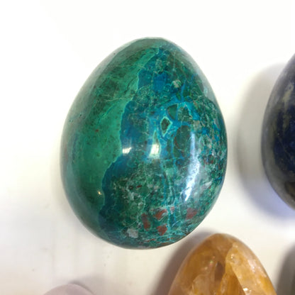 Sélection d'oeufs en pierres, de 30 à 90 grammes, 3 à 6 centimètres de diamètre. Très belle qualité, parfait pour la lithothérapie, collection, exposition... !