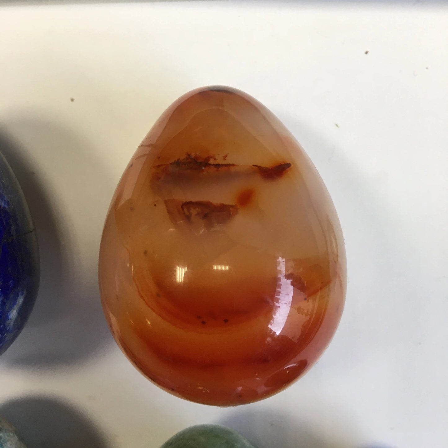 Sélection d'oeufs en pierres, de 30 à 90 grammes, 3 à 6 centimètres de diamètre. Très belle qualité, parfait pour la lithothérapie, collection, exposition... !