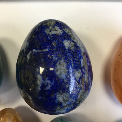 Sélection d'oeufs en pierres, de 30 à 90 grammes, 3 à 6 centimètres de diamètre. Très belle qualité, parfait pour la lithothérapie, collection, exposition... !
