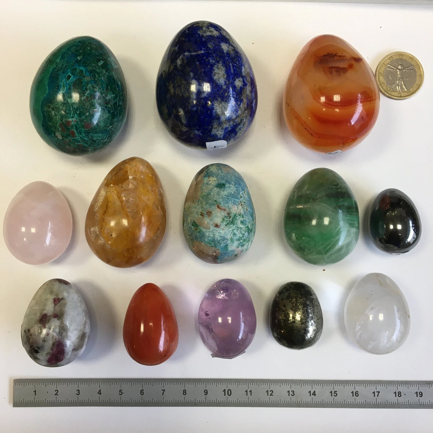 Sélection d'oeufs en pierres, de 30 à 90 grammes, 3 à 6 centimètres de diamètre. Très belle qualité, parfait pour la lithothérapie, collection, exposition... !