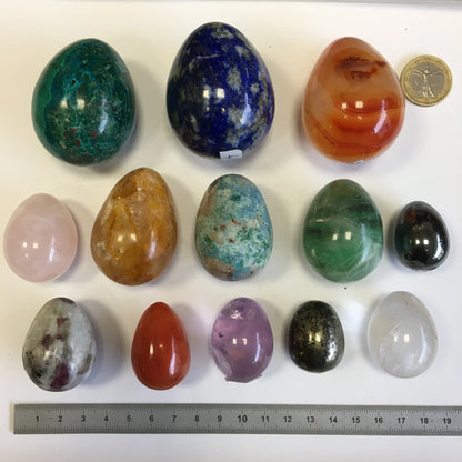 Sélection d'oeufs en pierres, de 30 à 90 grammes, 3 à 6 centimètres de diamètre. Très belle qualité, parfait pour la lithothérapie, collection, exposition... !