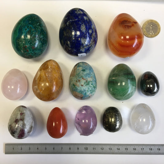 Sélection d'oeufs en pierres, de 30 à 90 grammes, 3 à 6 centimètres de diamètre. Très belle qualité, parfait pour la lithothérapie, collection, exposition... !