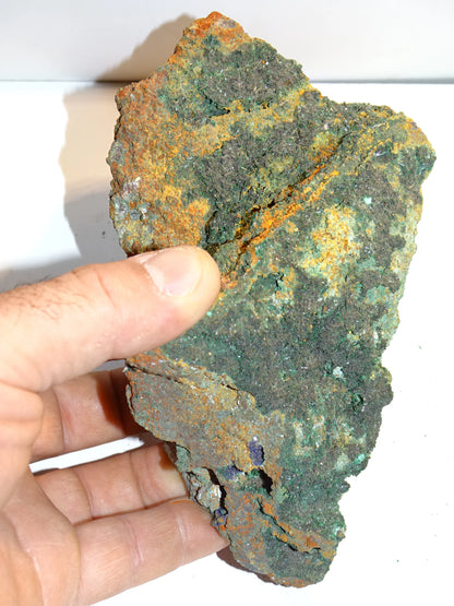 Brochantite, spécimen naturel brut de 160 x 90 x 90 mm - 872 grammes !