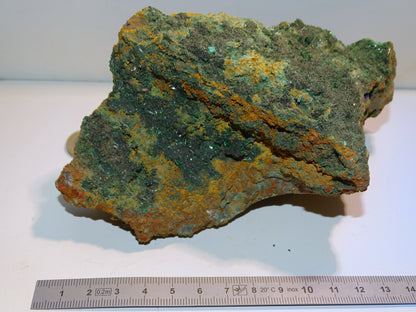 Brochantite, spécimen naturel brut de 160 x 90 x 90 mm - 872 grammes !