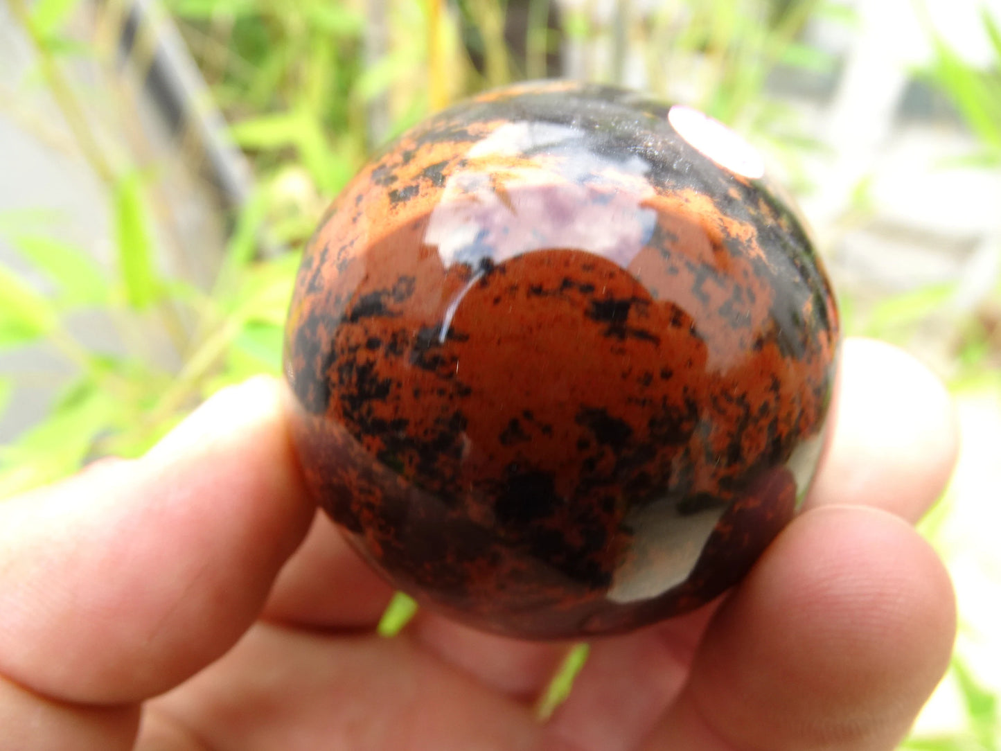 Sphère en Obsdienne Acajou, pièce unique de 52 millimètres - 178 grammes. Une pierre naturellement belle ! Parfait pour la lithothérapie, collection, exposition...!