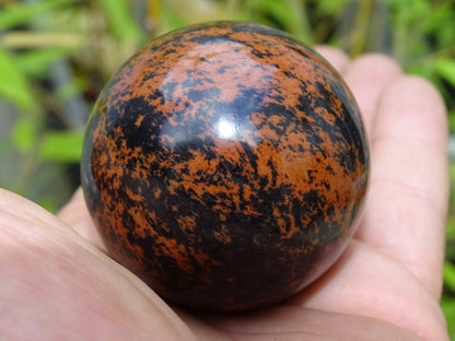 Sphère en Obsdienne Acajou, pièce unique de 52 millimètres - 178 grammes. Une pierre naturellement belle ! Parfait pour la lithothérapie, collection, exposition...!
