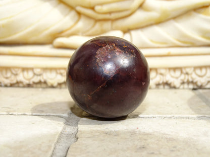 Sélection de sphères en Grenat Almandin de 2,7 à 4,5 centimètres. Parfait pour la lithothérapie, collection, exposition...!