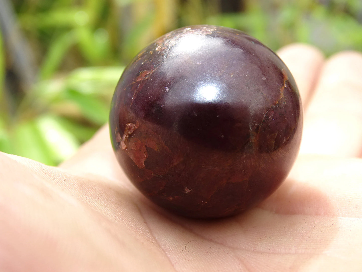 Sélection de sphères en Grenat Almandin de 2,7 à 4,5 centimètres. Parfait pour la lithothérapie, collection, exposition...!