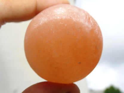 Sélection de sphères en sel rose de l'Himalaya, de 3 ou 4,5 centimètres. Vente à l'unité ou par lot de 10 !