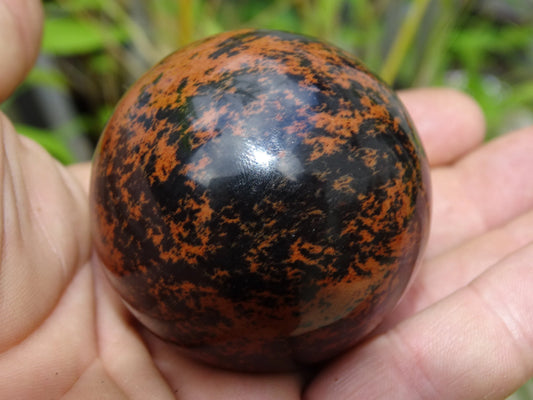 Sphère en Obsdienne Acajou, pièce unique de 52 millimètres - 178 grammes. Une pierre naturellement belle ! Parfait pour la lithothérapie, collection, exposition...!