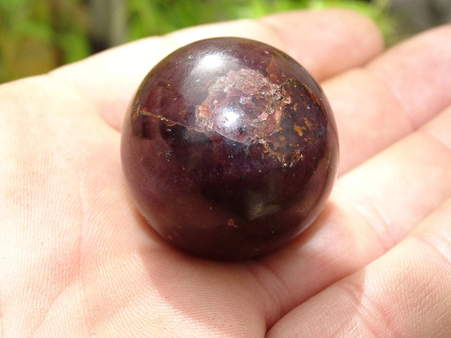 Sélection de sphères en Grenat Almandin de 2,7 à 4,5 centimètres. Parfait pour la lithothérapie, collection, exposition...!