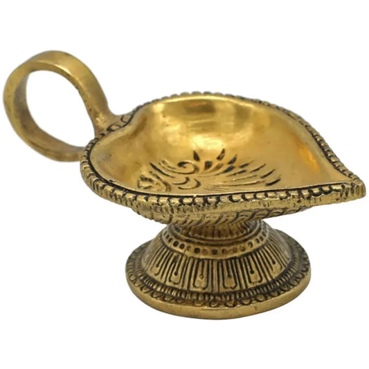 Oriental oil lamp, also known as a Diya. 11x4cm - 225 grams - suitable for tealights as well as ghee candles. Made of brass. Made in India!