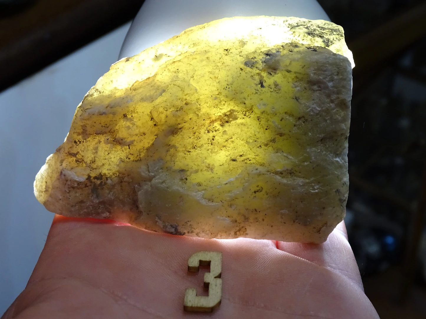 Jade néphrite - Spécimens bruts au choix de 60 à 30 x 50 x 20mm en moyenne - 30 à 50 grammes !