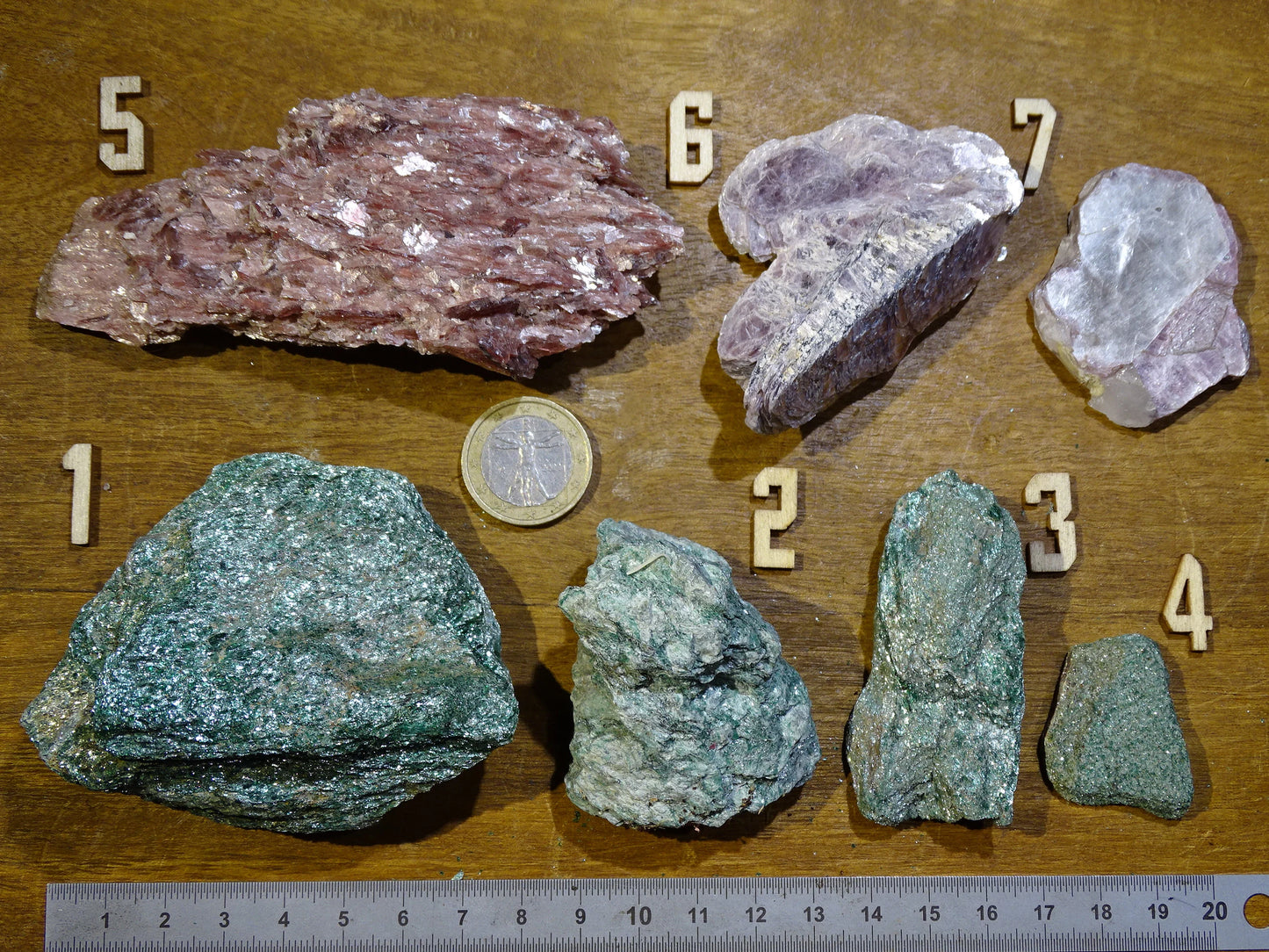 Mica vert ou violet soit Fuchsite ou Lépidolite  - Spécimens naturels au choix de 70mm x 40 x 30 environ - de 10 à 40 grammes !