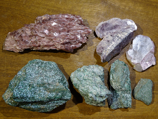 Mica vert ou violet soit Fuchsite ou Lépidolite  - Spécimens naturels au choix de 70mm x 40 x 30 environ - de 10 à 40 grammes !