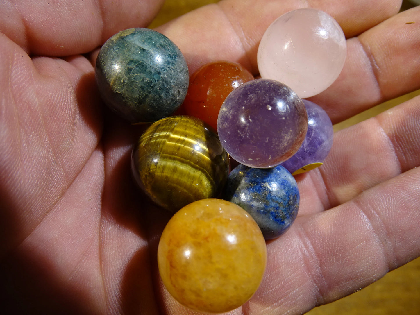 Set of 7 spheres/7 chakras, in 3 centimeter stones, a perfect kit for lithotherapy, collection, exhibition...!