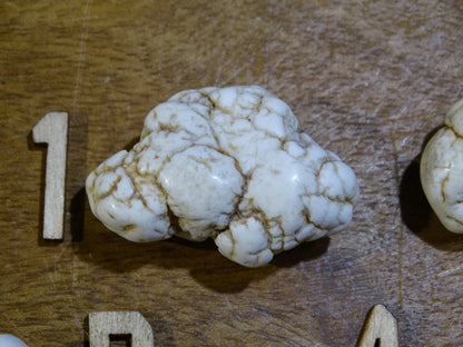 Howlite blanche - Spécimens bruts au choix de 30 à 20 x 15mm - 10 à 15 grammes !